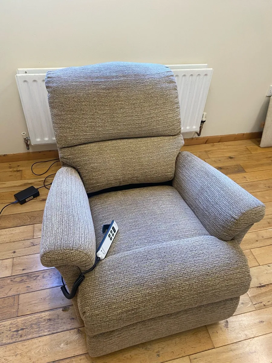 Sherborne Electric Dual Motor Rise & Recline Chair - Image 4