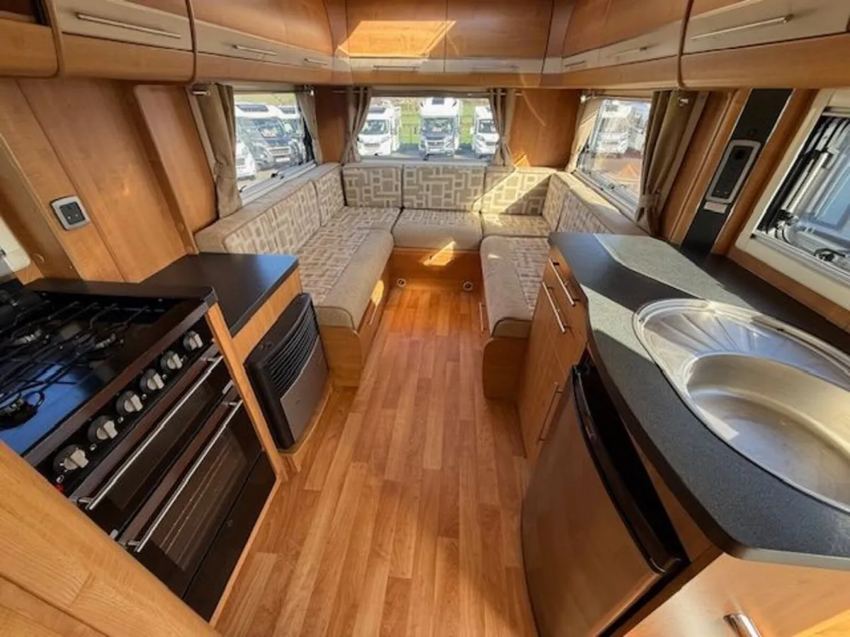 VAT QUALIFYING 2011 AUTO-TRAIL APACHE 634 4 BERTH - Image 4
