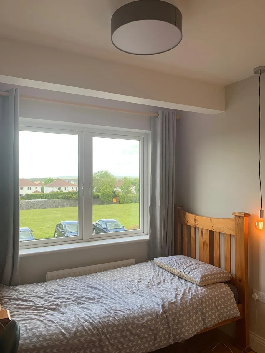 Single bed - Image 2