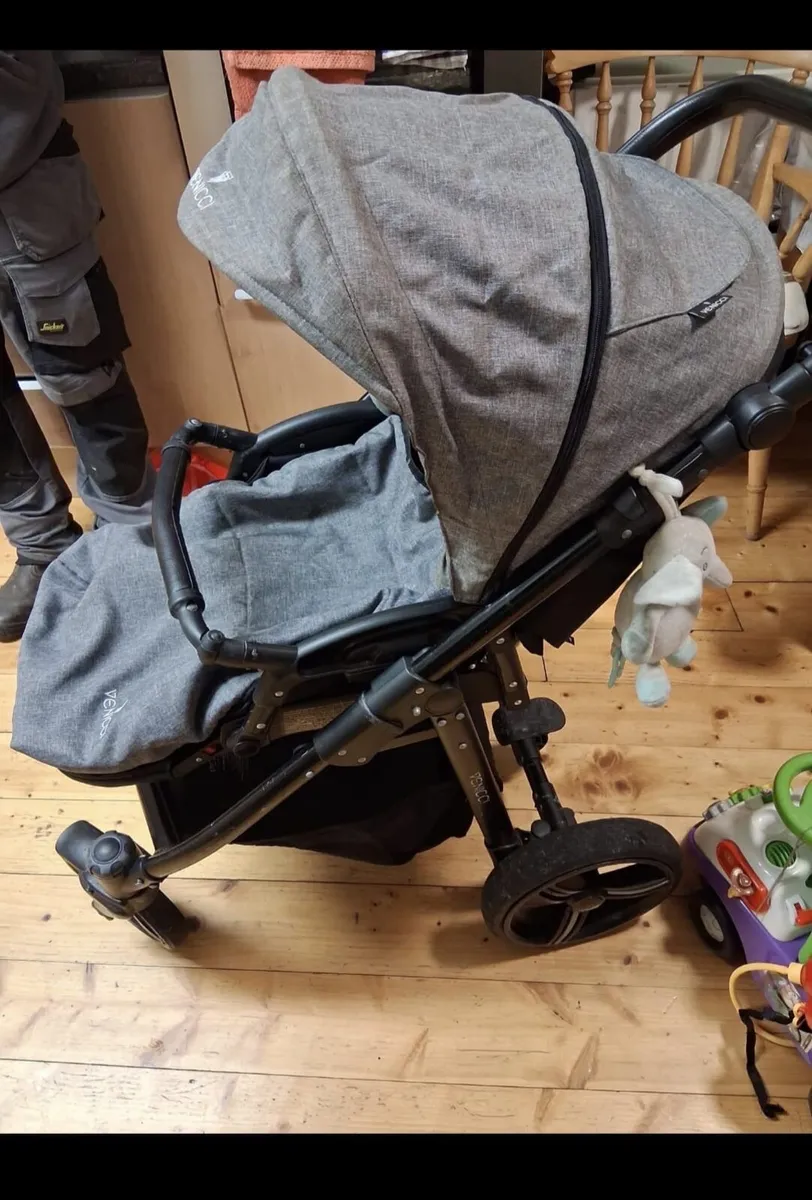 Pram stroller and car seat - Image 1