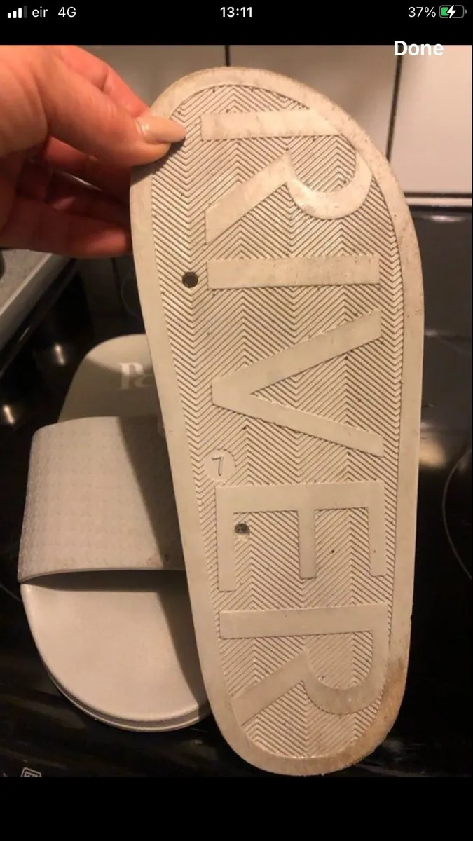 Mens river island flip flops size 7 €10 - Image 2