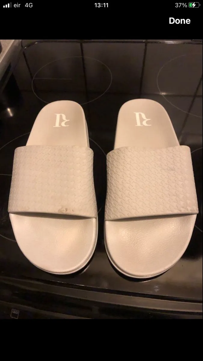 Mens river island flip flops size 7 €10 - Image 3