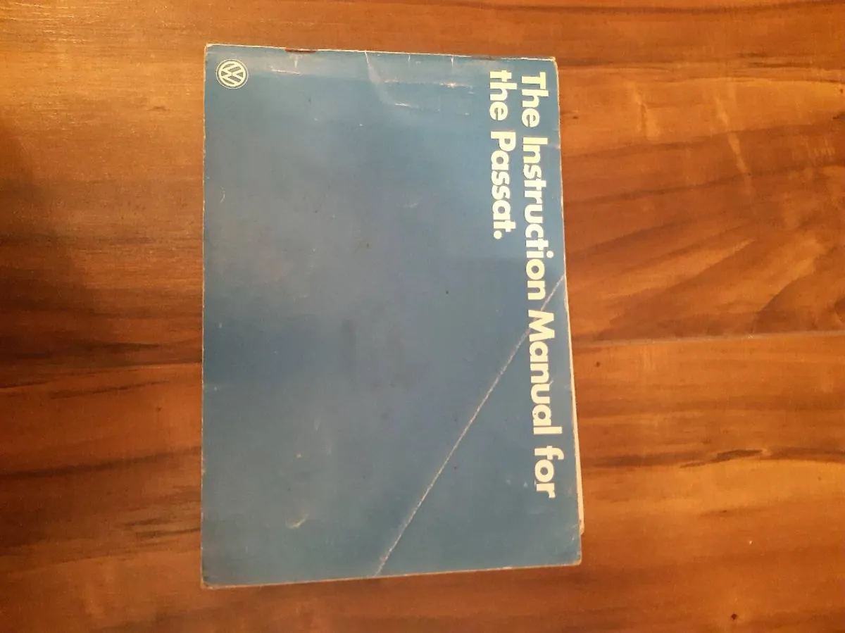 VW Passat Owner's Manual - Image 1