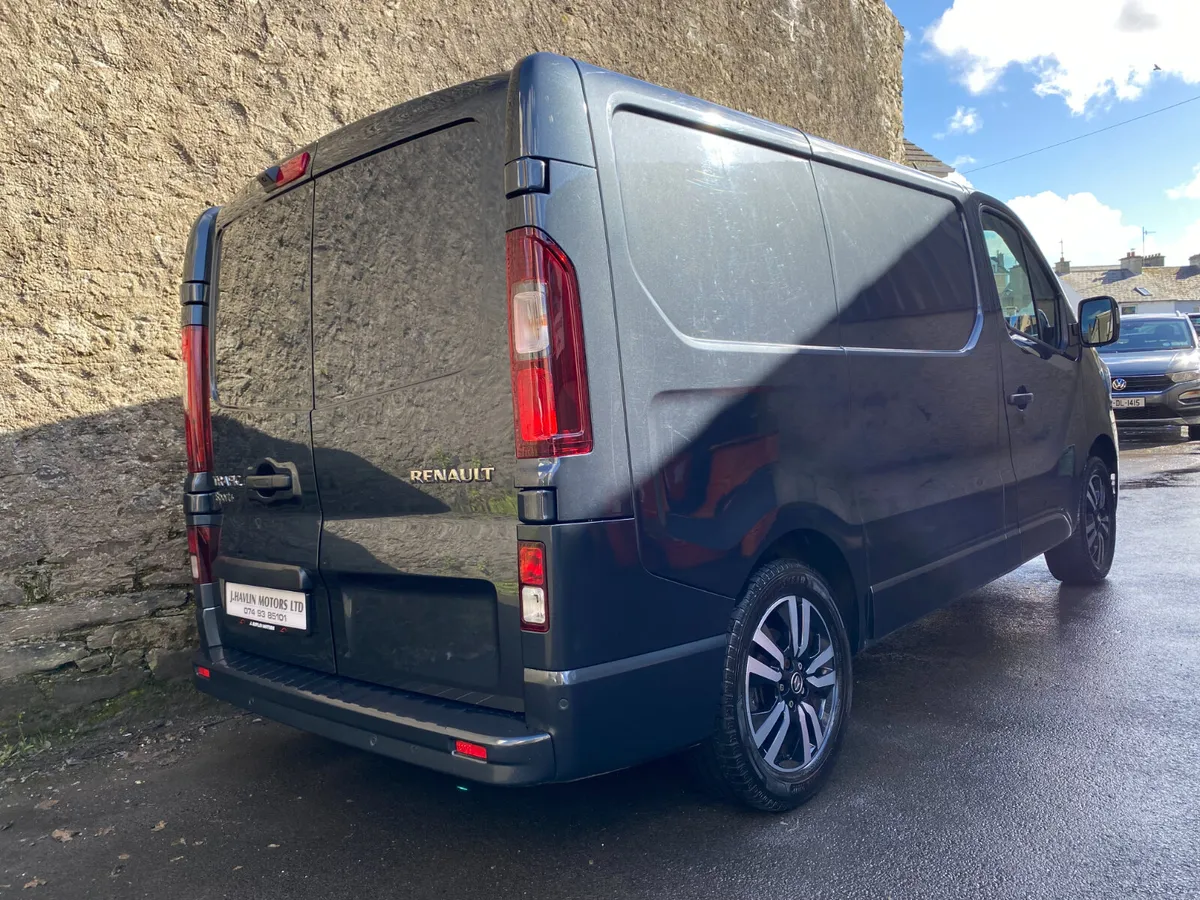March 2023 Renault Trafic Sport+ SWB 150 - Image 4