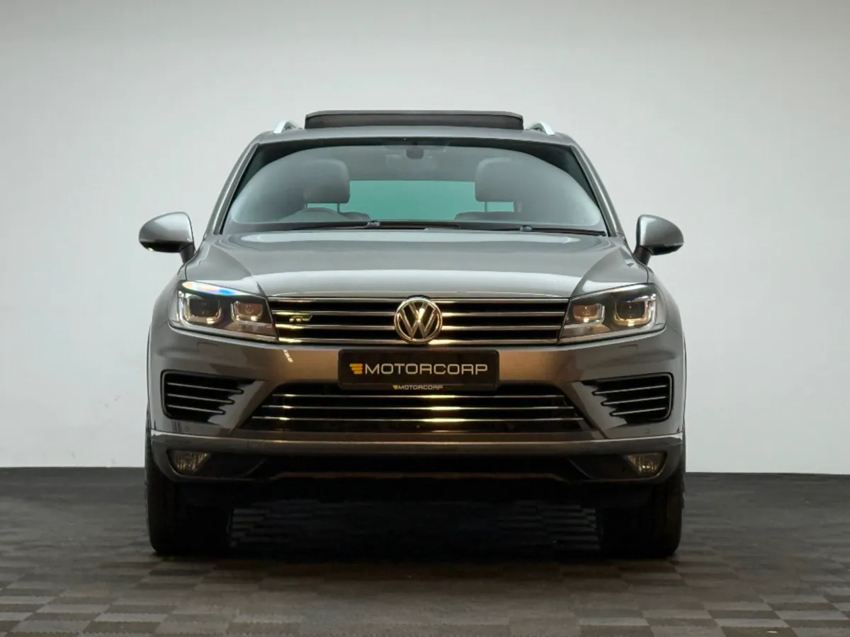 Volkswagen Touareg R-LINE PLUS 2 SEATER *PAN ROOF* - Image 2