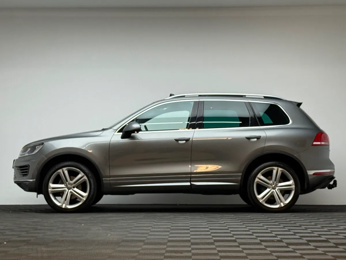 Volkswagen Touareg R-LINE PLUS 2 SEATER *PAN ROOF* - Image 4