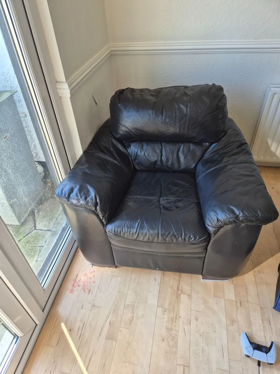 Couch 3 seater + 2 Seater + 1 seater - Image 3