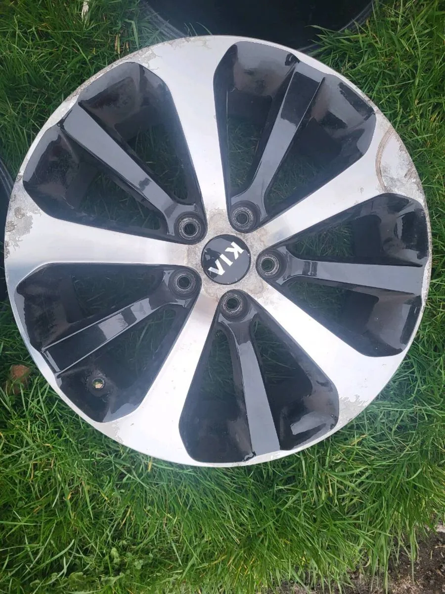 Kia Sorento 18" Alloys - Image 3