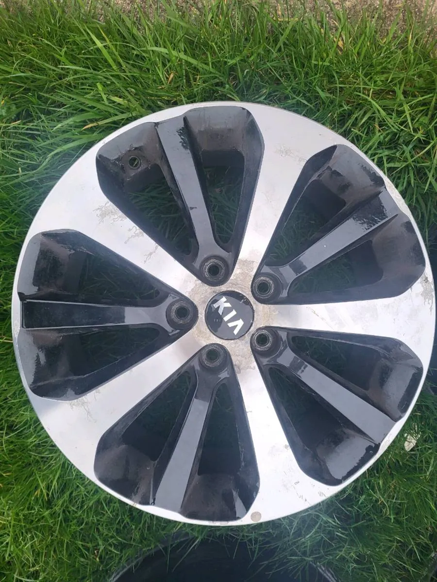 Kia Sorento 18" Alloys - Image 4