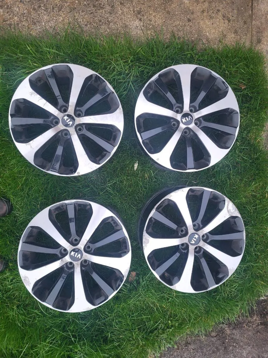 Kia Sorento 18" Alloys - Image 1