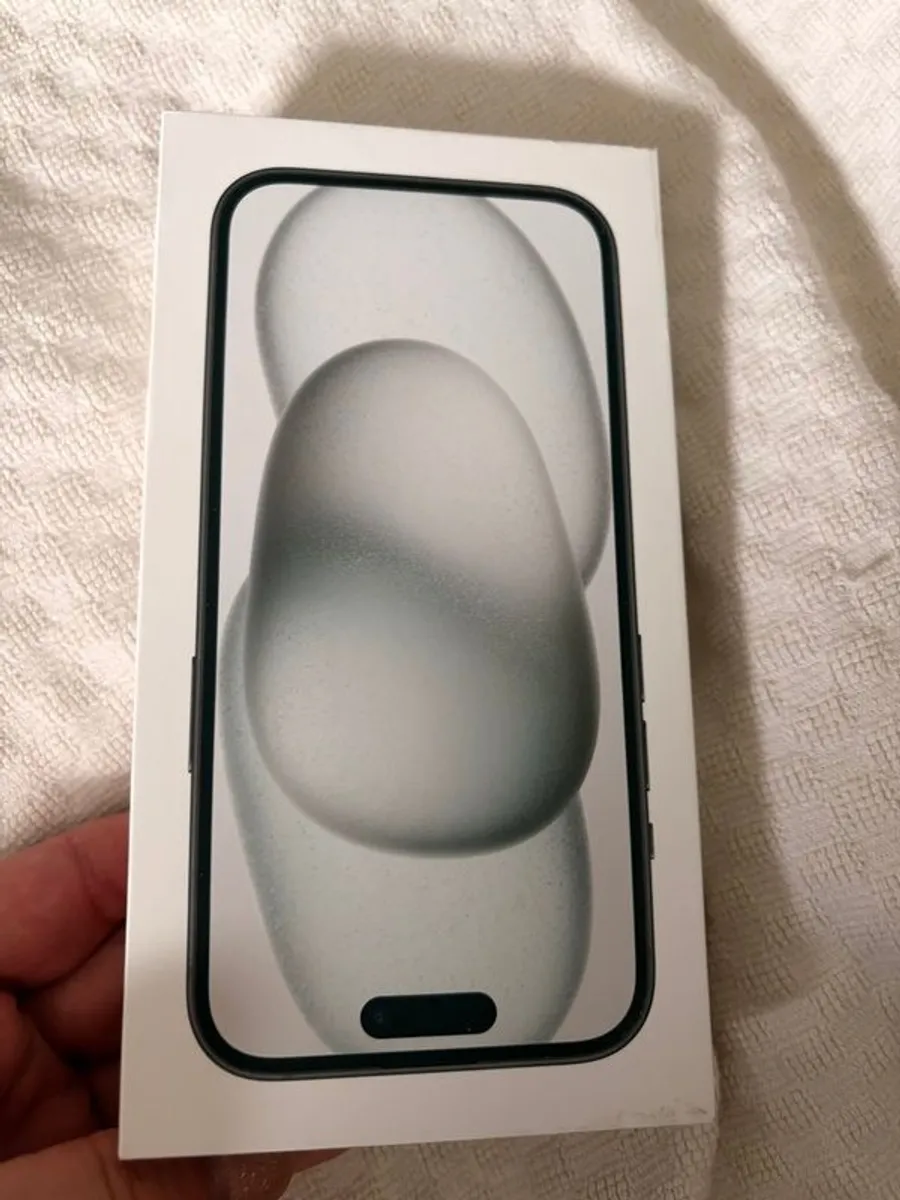 iPhone 15 - Image 1