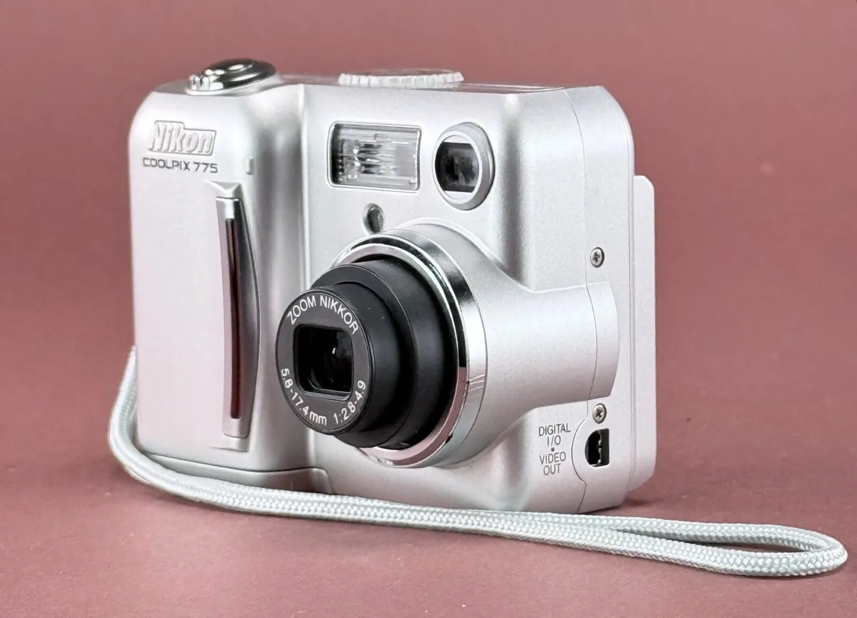 Nikon Coolpix 775 2MP Digital Camera - Image 2