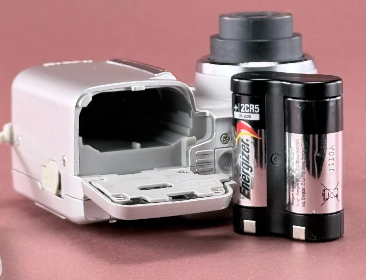 Nikon Coolpix 775 2MP Digital Camera - Image 3