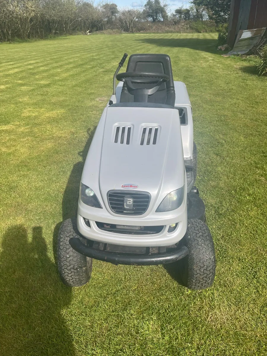 Ride on mower. - Image 1