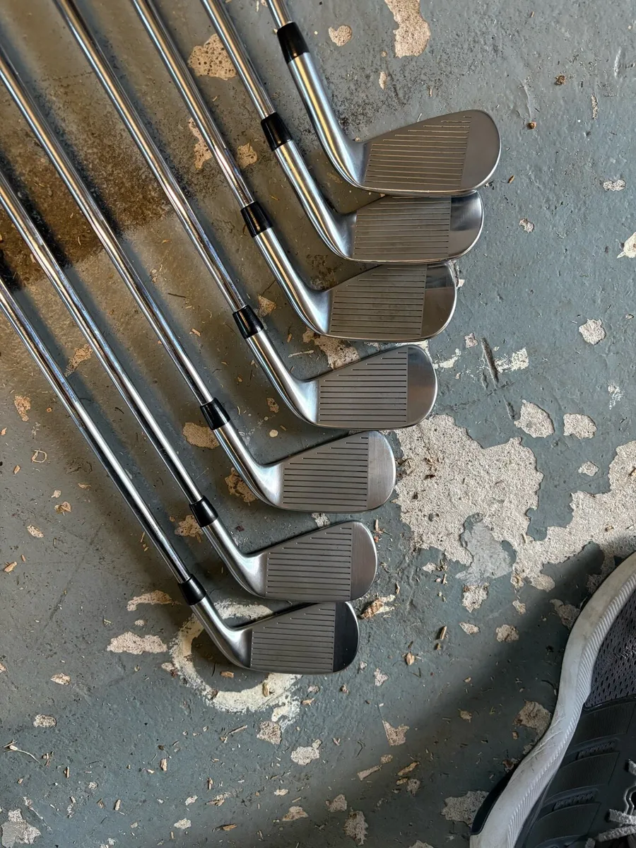 Left Hand Titleist t150 irons 4-pw - Image 2
