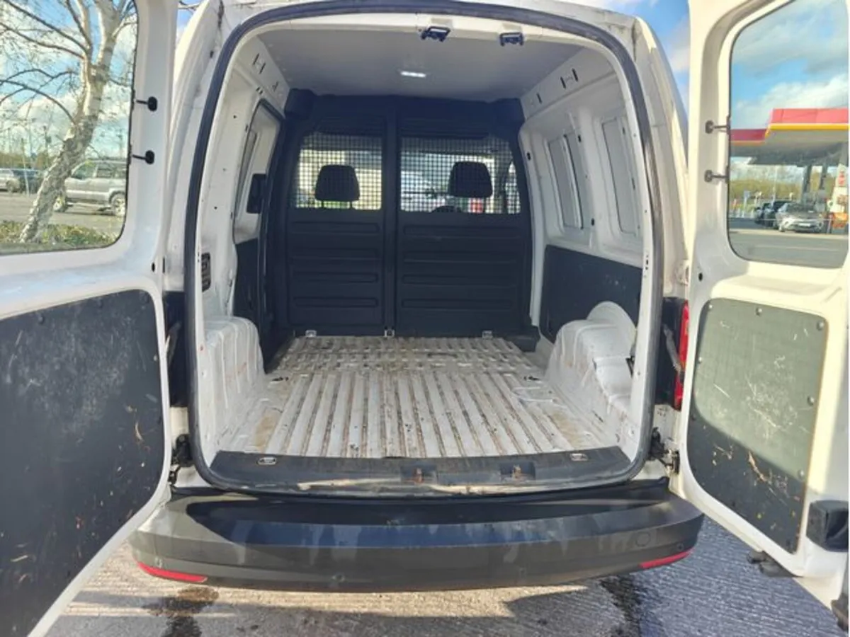 Volkswagen Caddy SUPER LOW KMS - Image 4