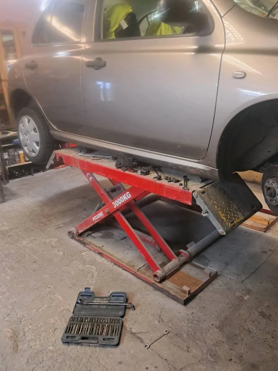 Car lift - Image 1