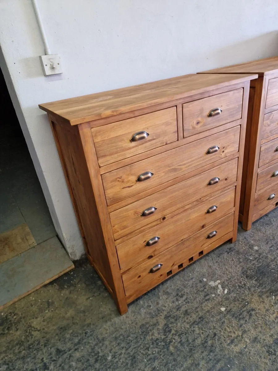Shaker style pine chest of drawers - Image 3