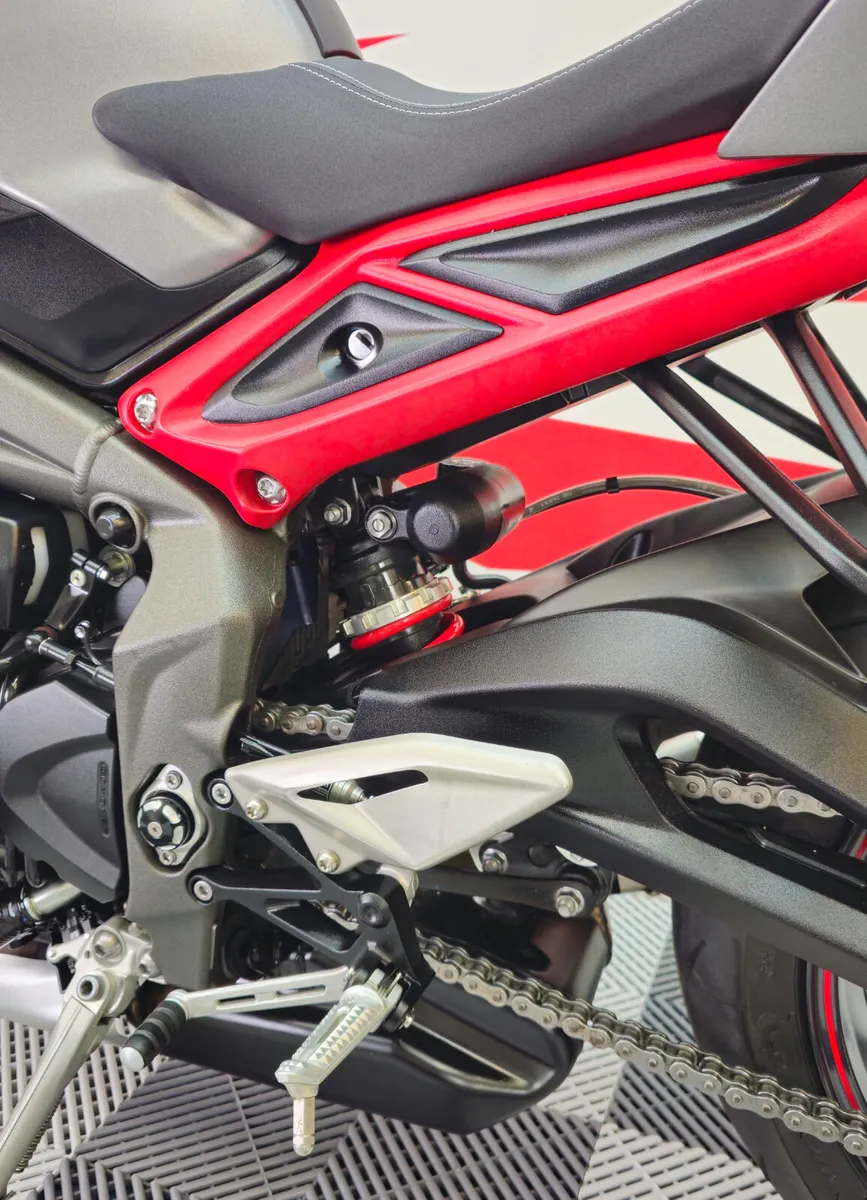 2020 Triumph 675 R - Image 4