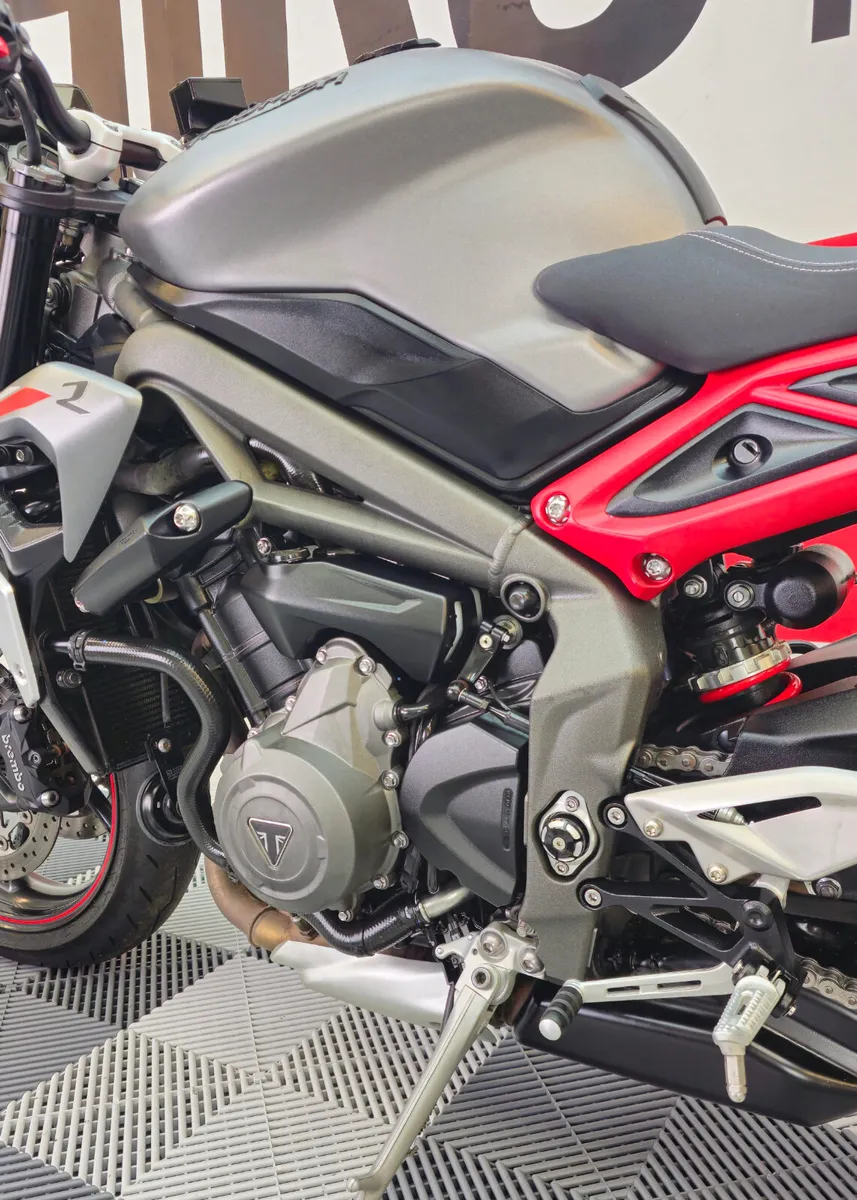 2020 Triumph 675 R - Image 3