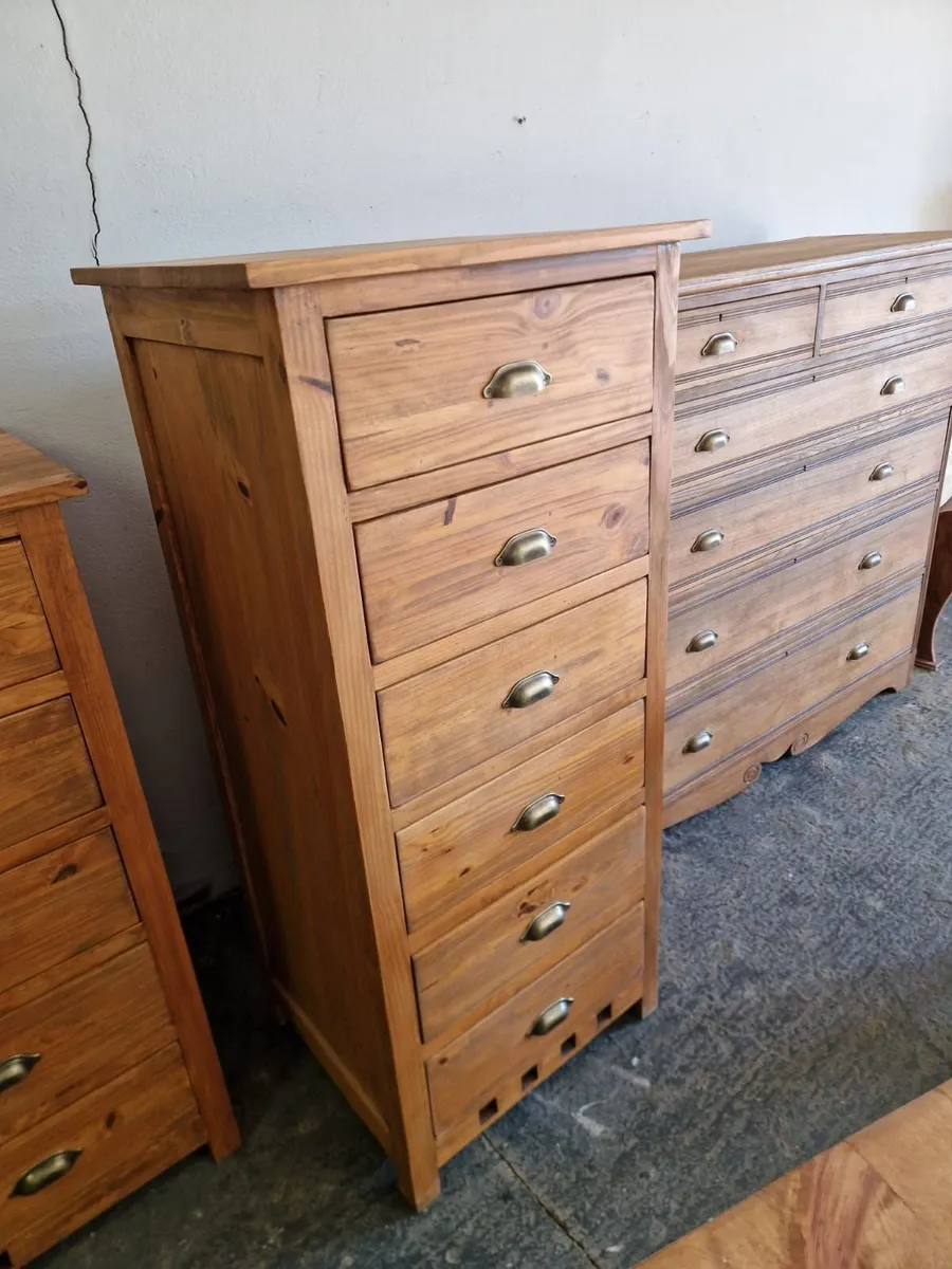 Large shaker style pine tallboy chest of drawers - Image 2
