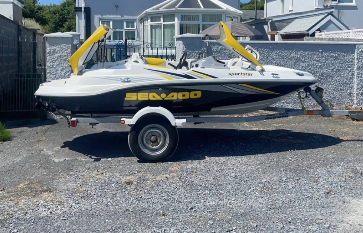 Jet boat - Image 1
