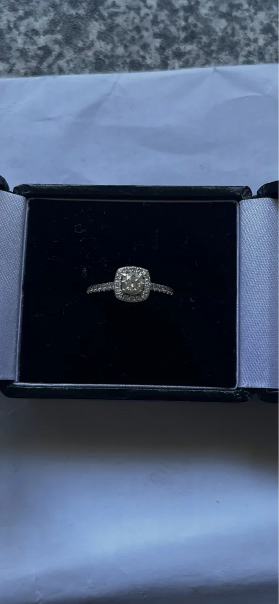 Engagement ring - Image 2