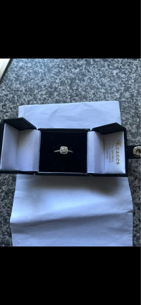 Engagement ring - Image 3