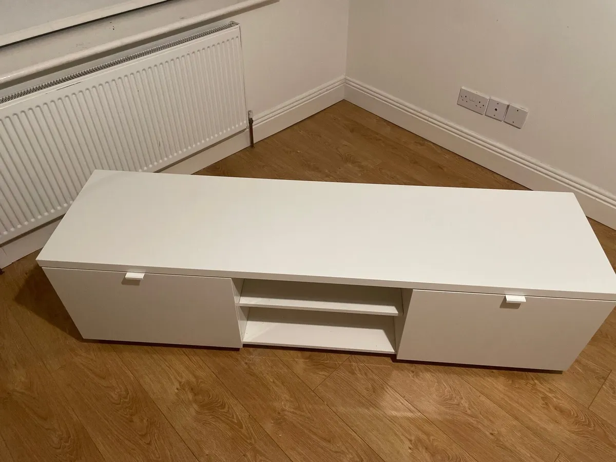 White Tv Set - Image 2