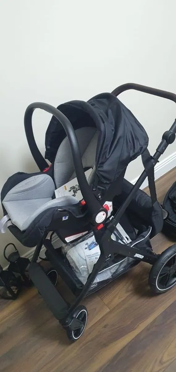 Brand new baby travel system - Image 1