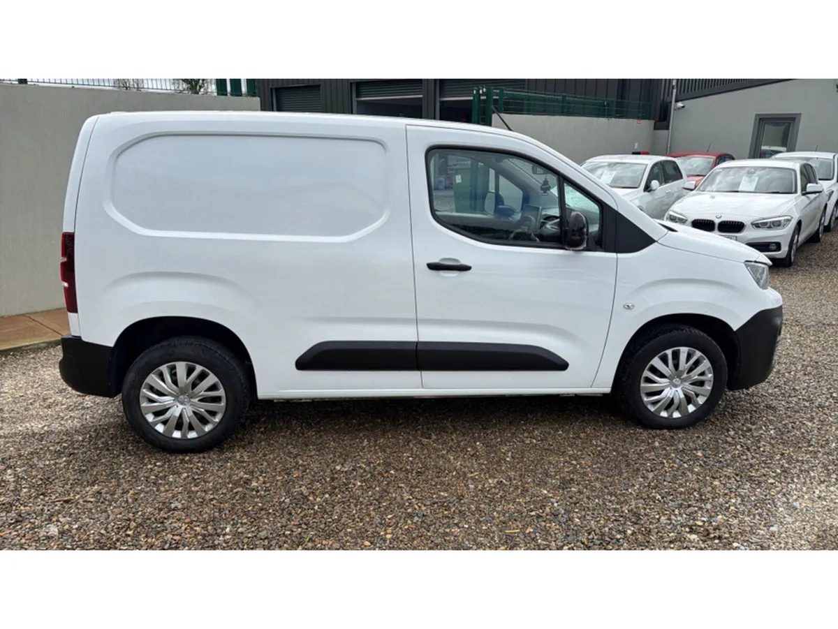 Peugeot Partner PROFESSIONAL PREMIUM BLUEHDI L1 - Image 4
