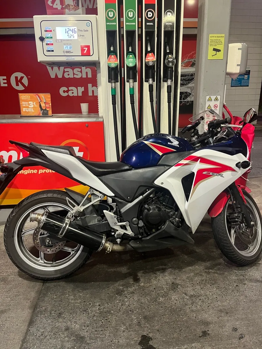Honda cbr 250 2011 - Image 2