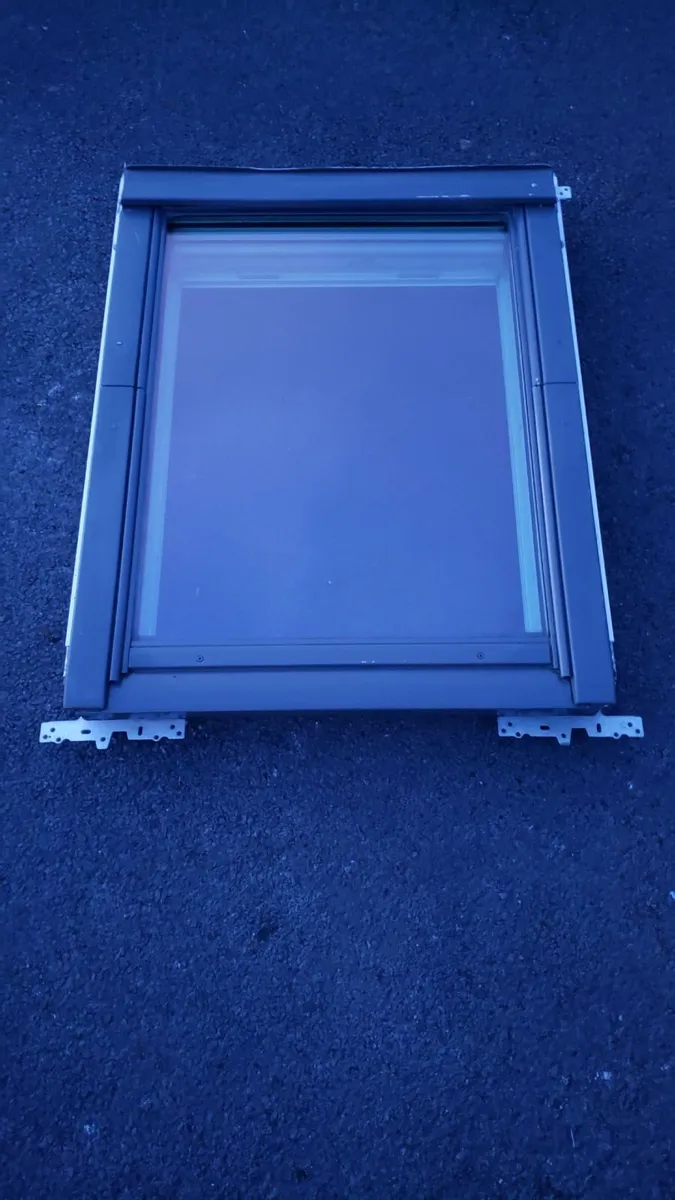 velux windows x3 + flashings kits velux blinds vgc - Image 4