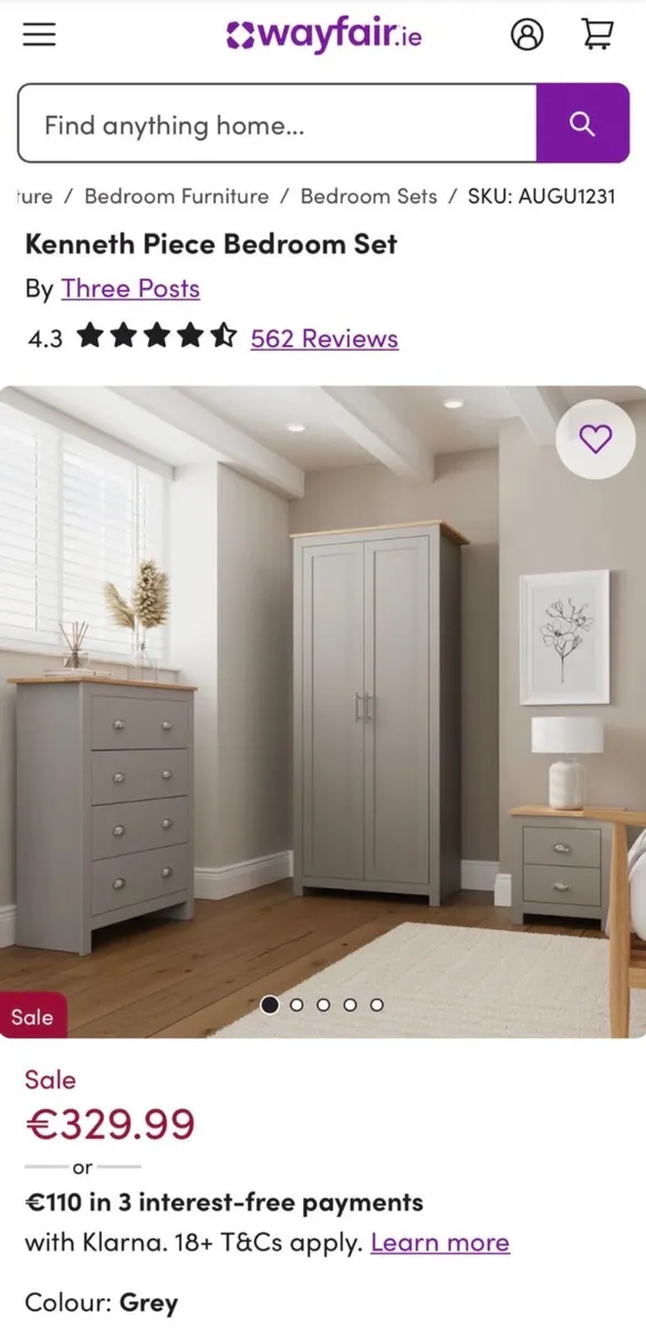 Bedroom furniture set
