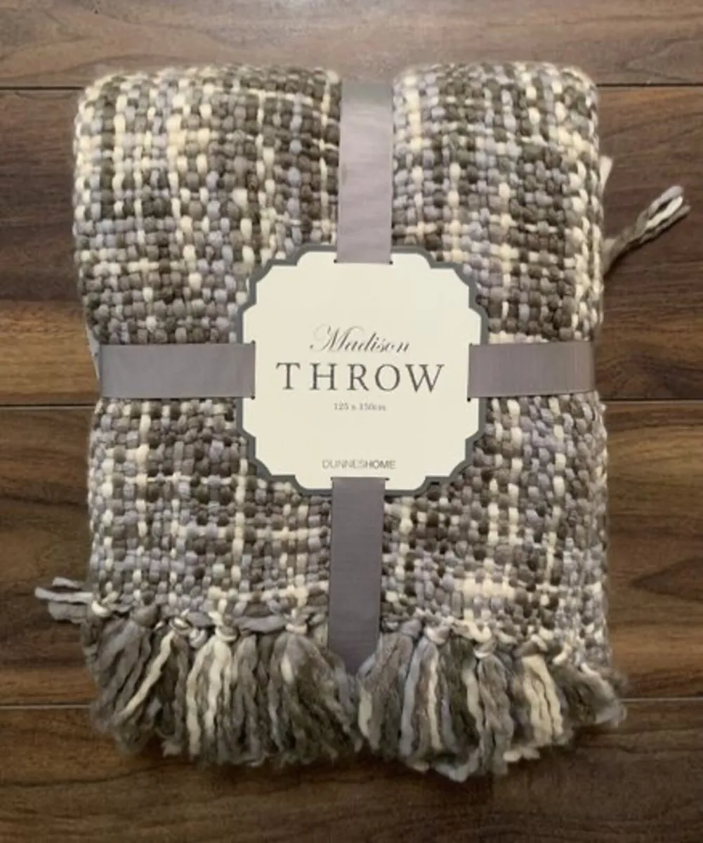 BRAND NEW Madison Grey Tassle Throw - 125x150cm - Image 1