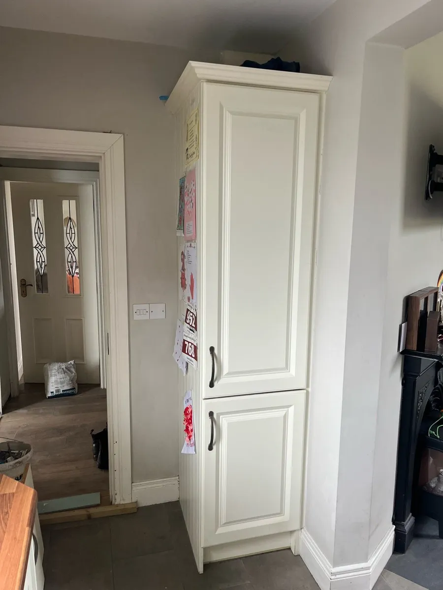 Kitchen/table and chairs for sale - Image 2