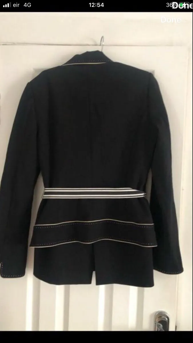 Ladies designer two piece suit size 6 €40 - Image 2