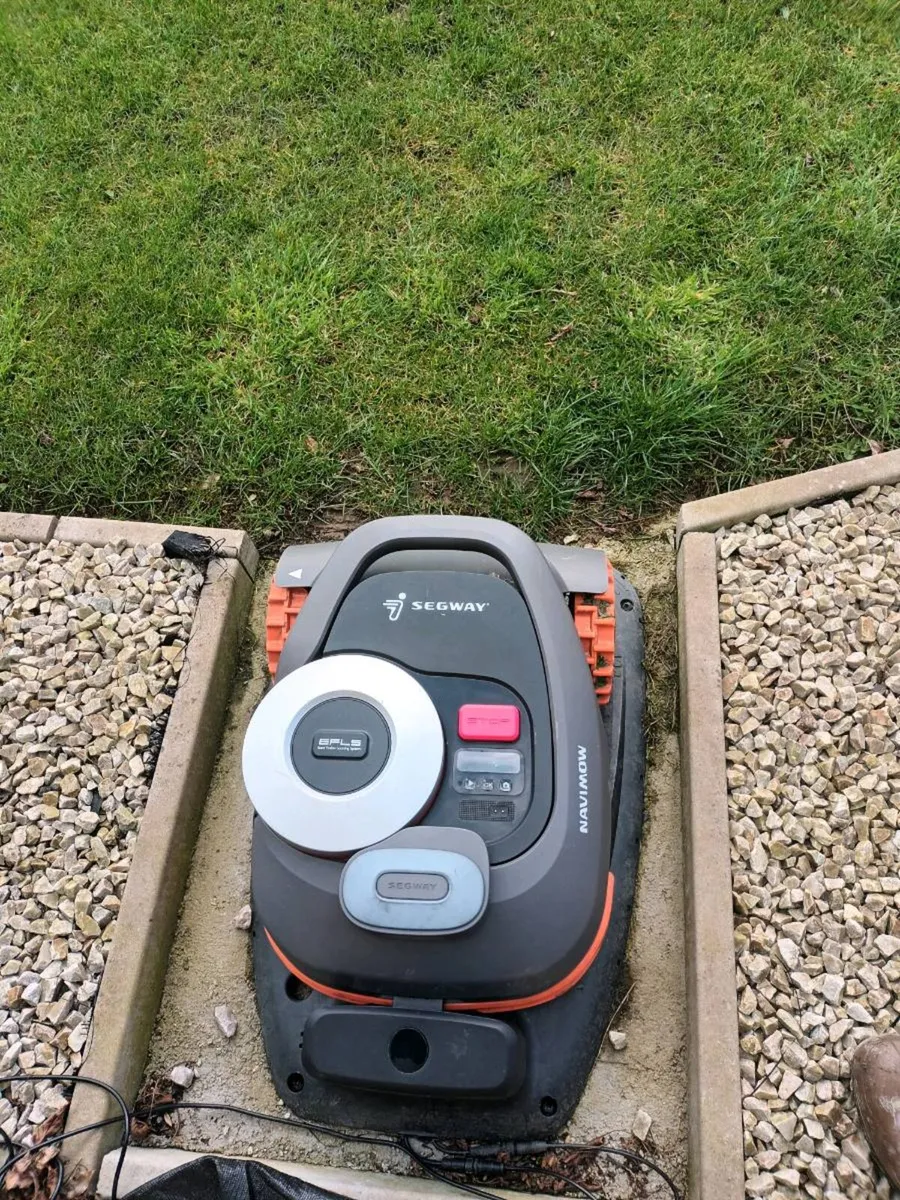 Auto mower - Image 1