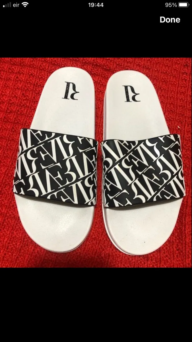 Mens river island flip flops size 7 €10 - Image 2