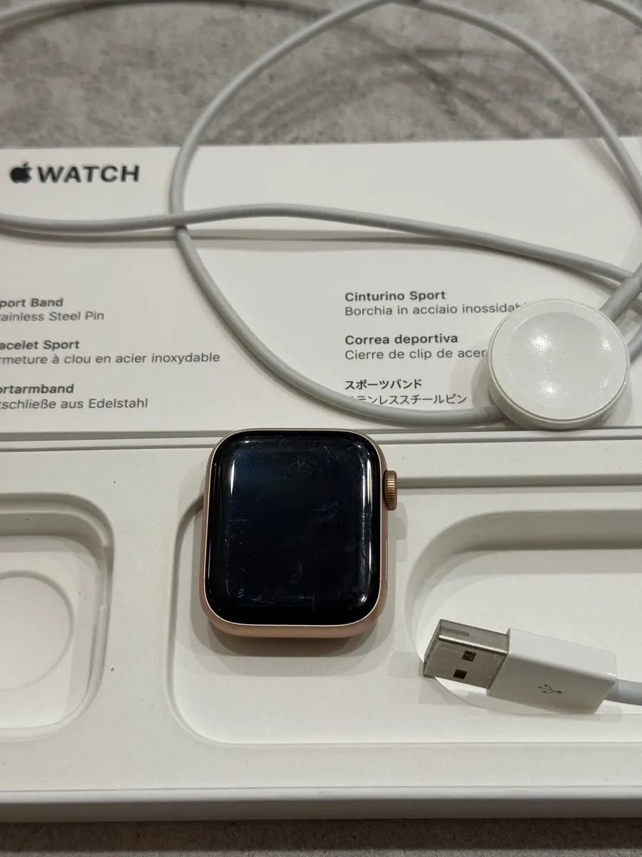 Apple Watch SE - Image 1