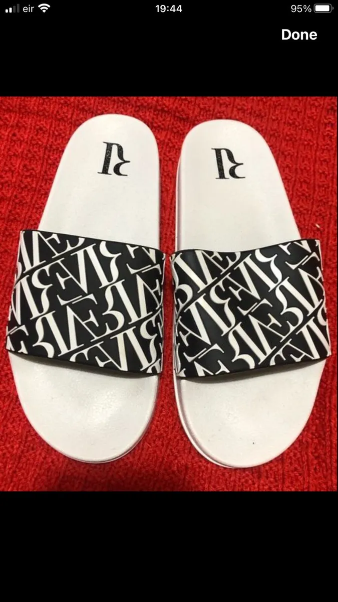Mens river island flip flops size 7 €10 - Image 4