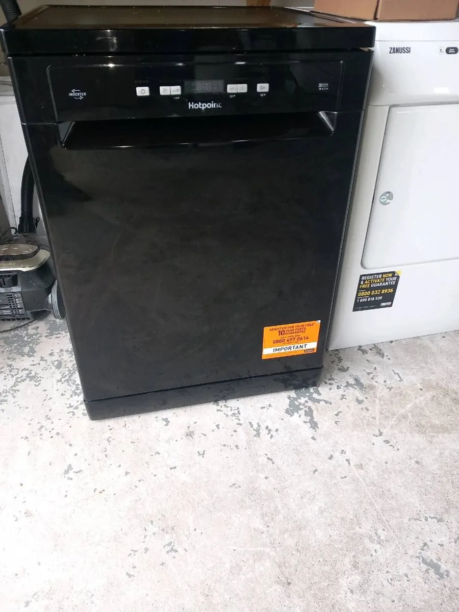 Hotpoint freestanding Dishwasher - Image 1