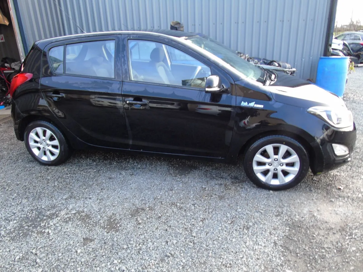 hyundai i20's breaking petrol & diesel - Image 2