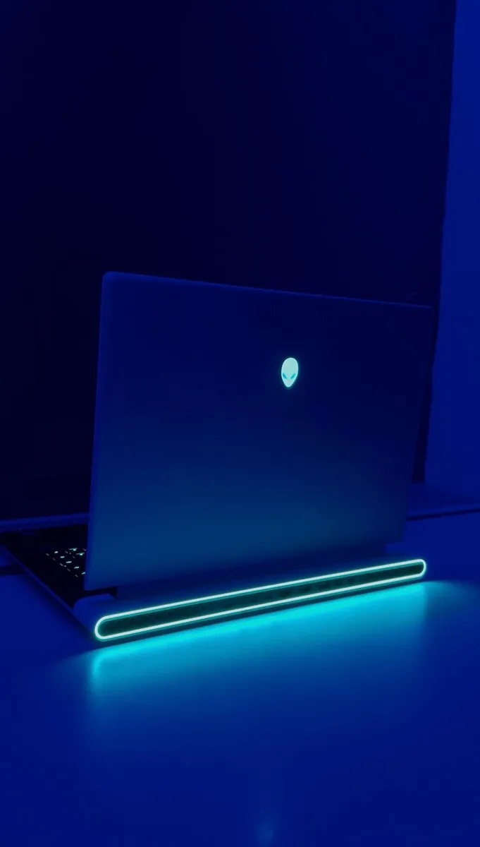 Gaming Laptop RTX 4090 | Intel i9 | Near-new - Image 1