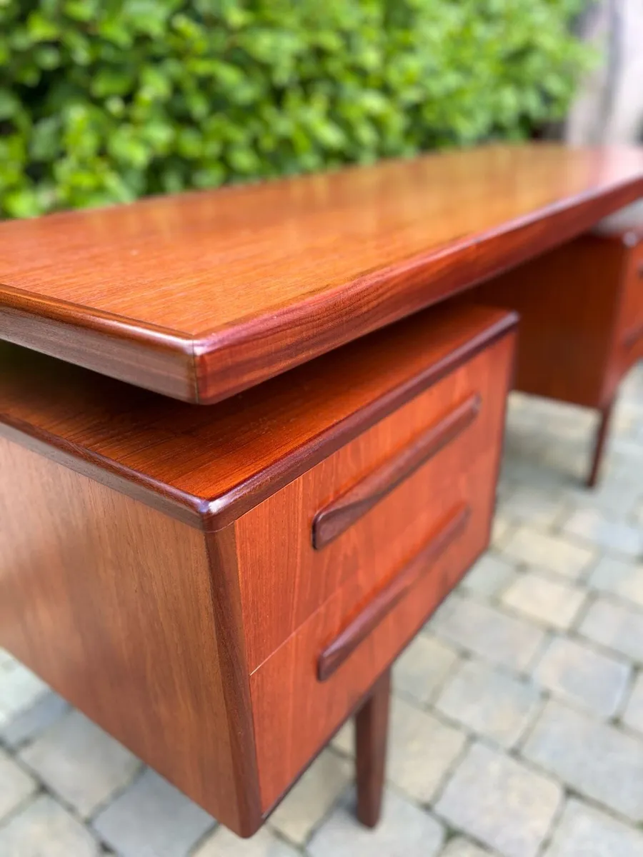 Mid century G Plan desk with floating shelf - Image 2