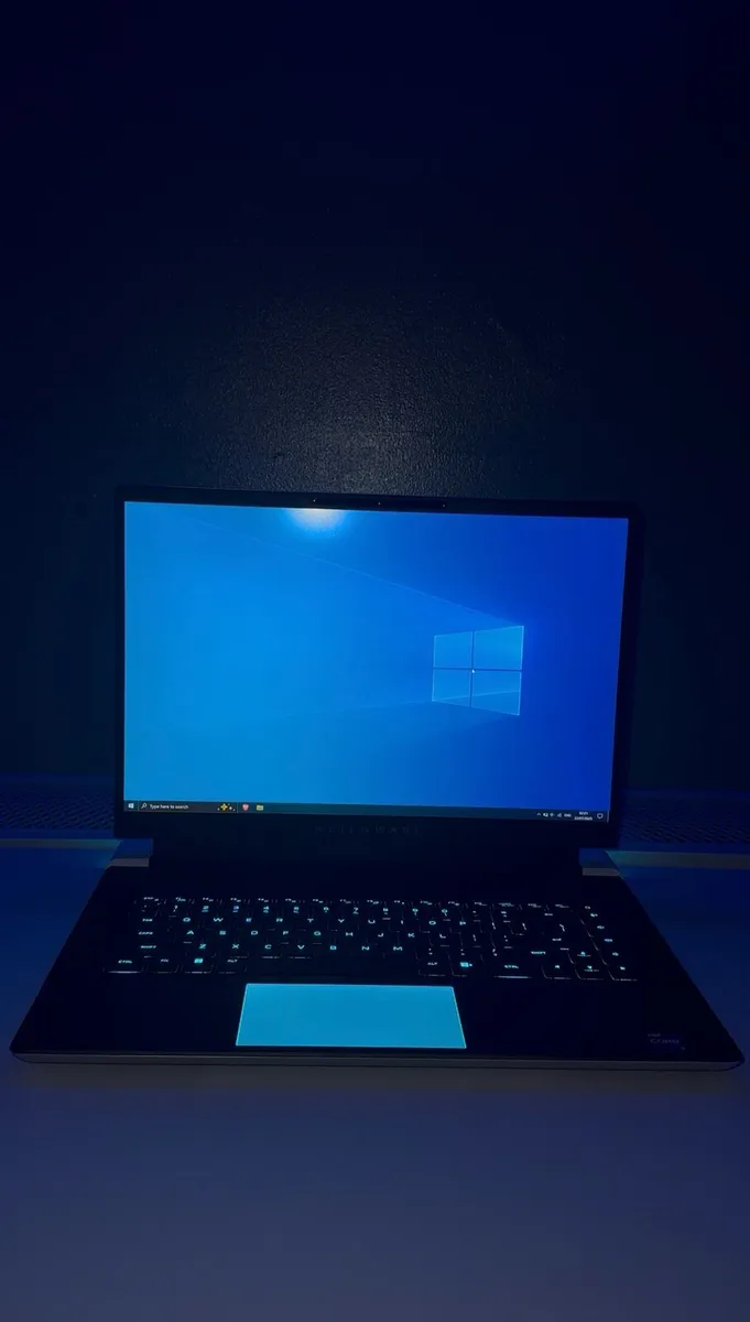 Gaming Laptop RTX 4090 | Intel i9 | Near-new - Image 2