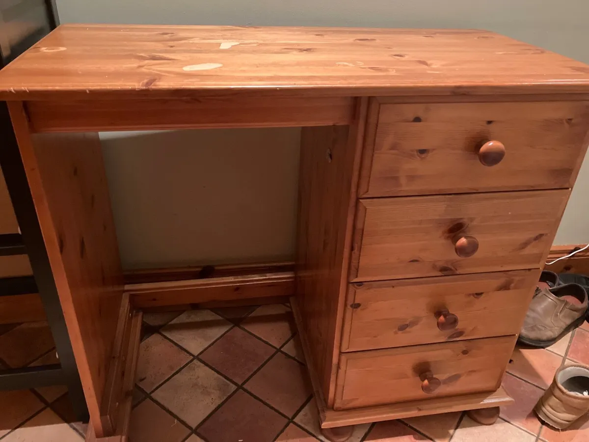 Study table - Image 3