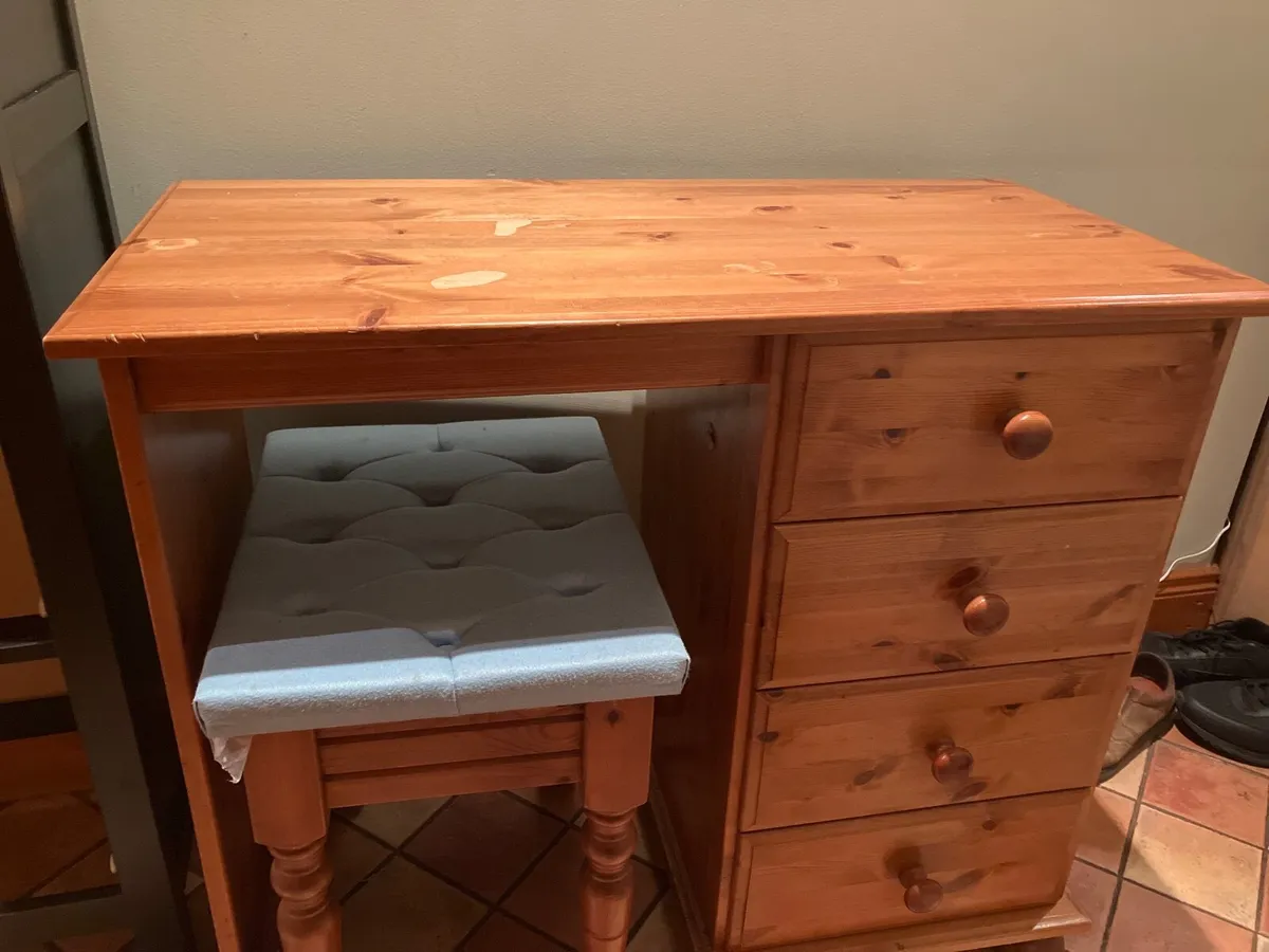 Study table - Image 1