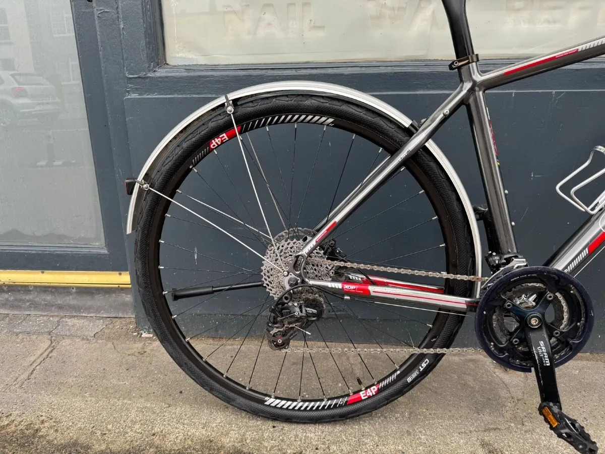 Boardman Comp 3XB hybrid bike - Image 4