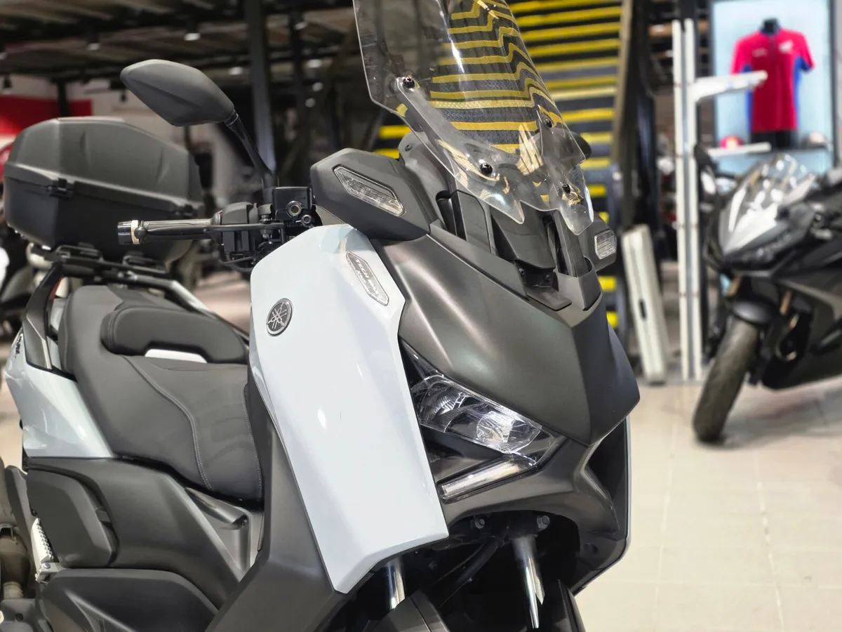 Yamaha X-Max 125 - Image 2